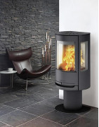 Plieninė krosnelė Wiking Luma 1 ant pjedestalo